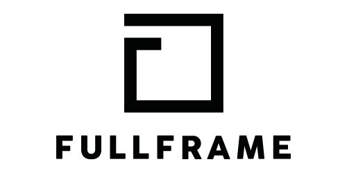 Icono de marco cuadrado abierto estilizado sobre la palabra "FULLFRAME" en mayúsculas, negrita y tipografía sans-serif, centrado y de color negro sobre fondo blanco.  Texto: FULLFRAME