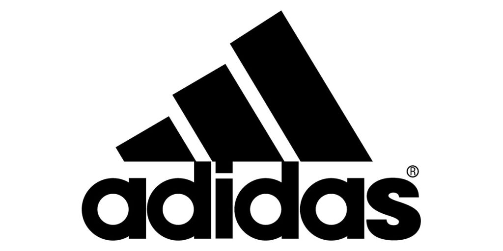 Tres franjas diagonales negras que forman una montaña estilizada sobre la palabra "adidas" en minúsculas y en negrita, con el símbolo de marca registrada "®" a la derecha, sobre un fondo blanco.